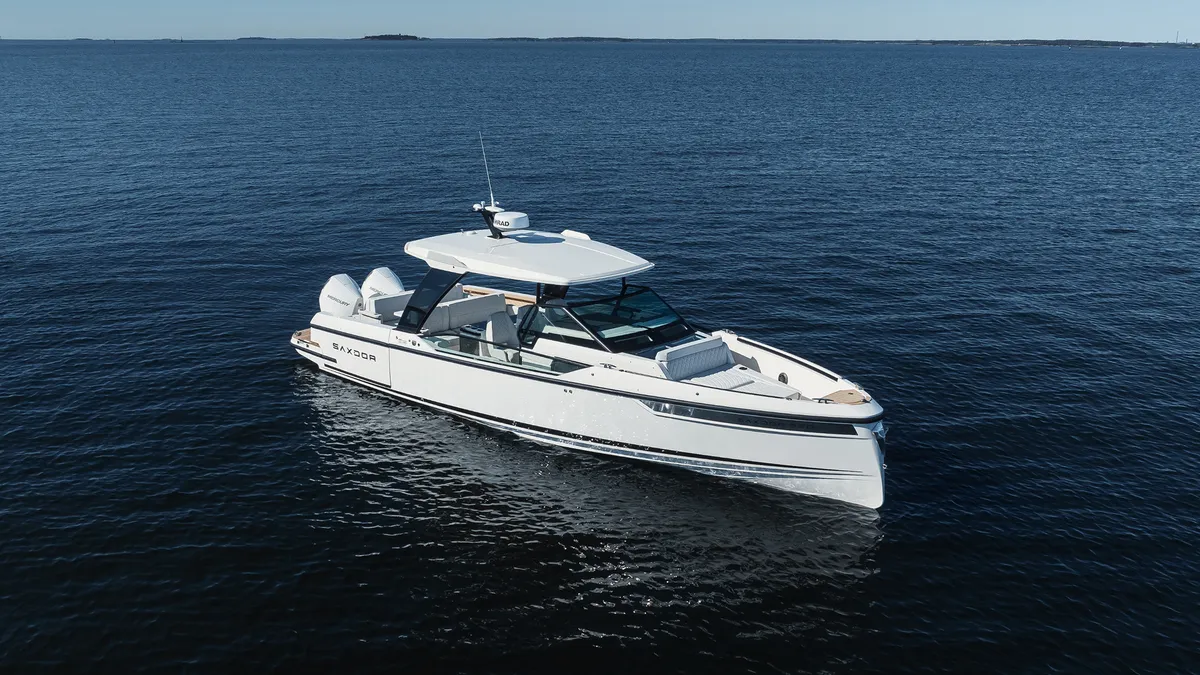 Saxdor Yachts 320 GTO: White boat at sea