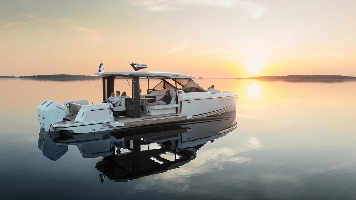 Saxdor Yachts 400 GTO: Boat on the water at sunset