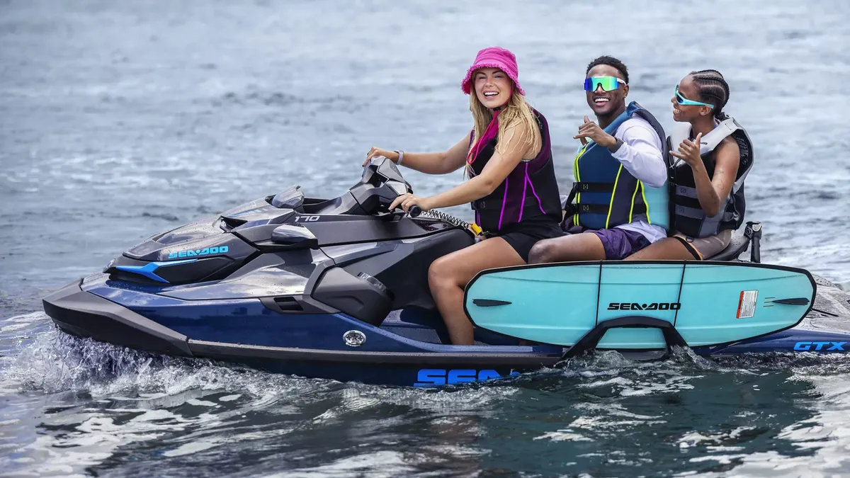 Sea-Doo GTX: Jetski für drei Personen, Surfbrett