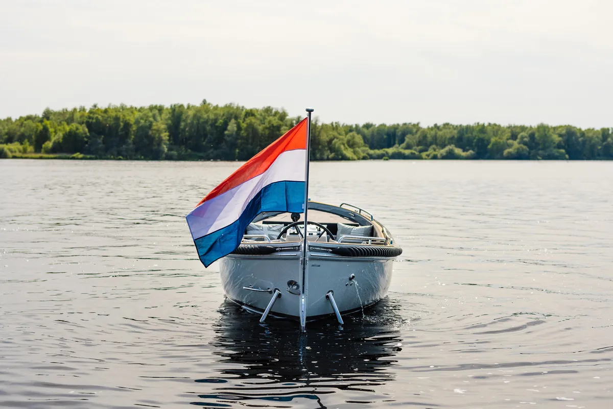 Seafury 700 Comfort: Boat flying the Dutch flag on the water
