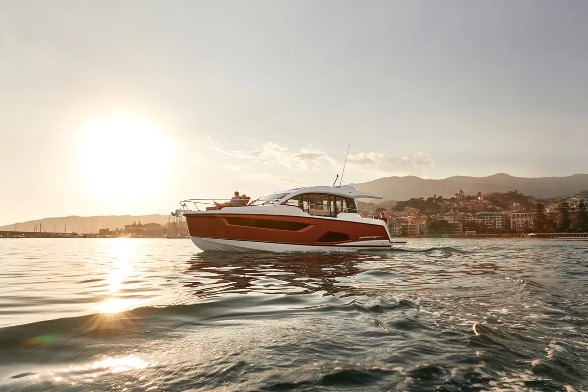 Sealine C430: Bootsfahrt bei Sonnenuntergang