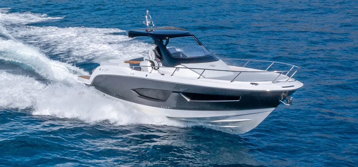Sessa Marine Key Largo 34: A sports boat cruising at sea
