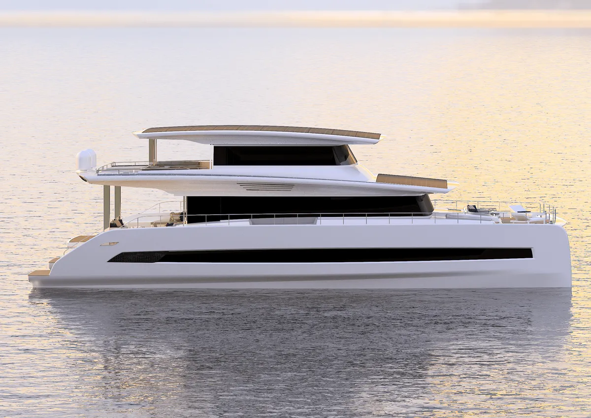 Silent Yachts Silent 80 3-Deck Closed: Vor Anker auf See