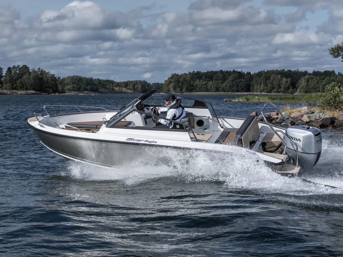 Silver Boats Eagle BR: Boat cruising on water