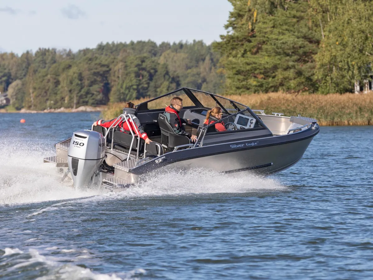 Silver Boats Eagle BRX: Boat cruising on water