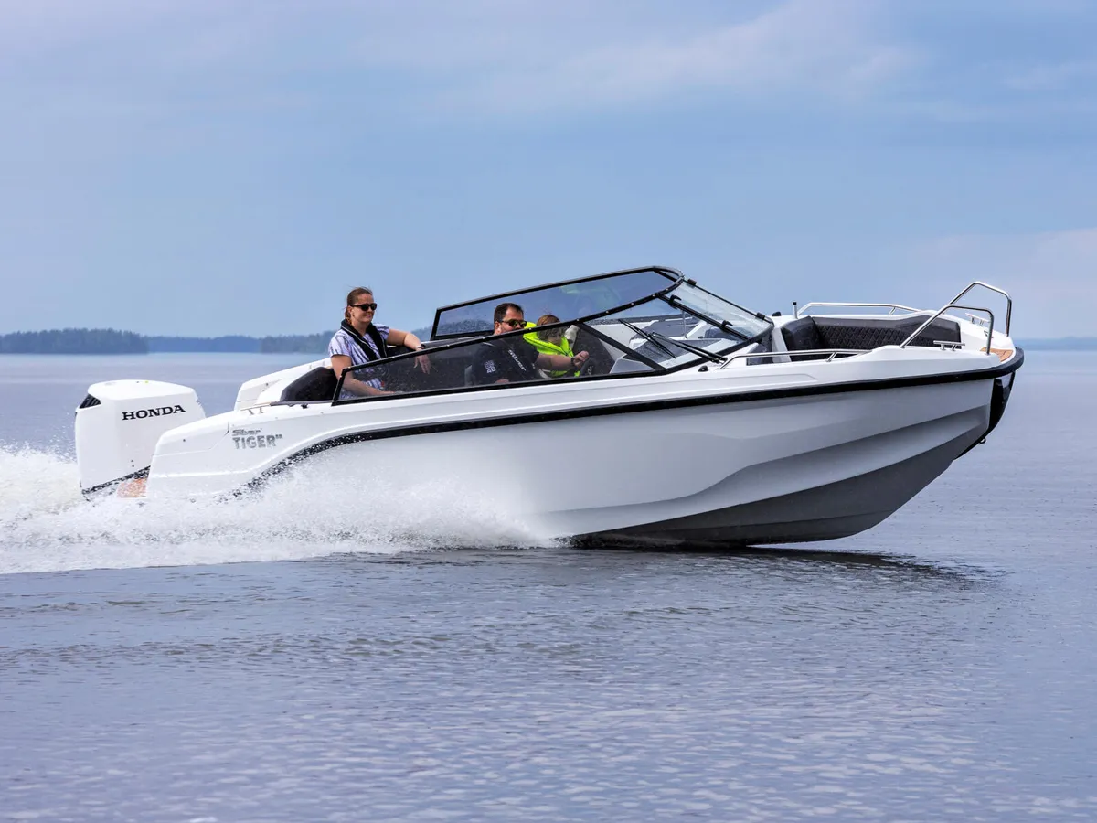 Silver Boats Tiger BR: Boat cruising on water