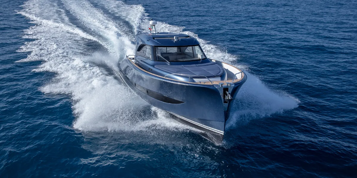 Solaris Power 48 Coupé: Bootsfahrt auf dem Meer