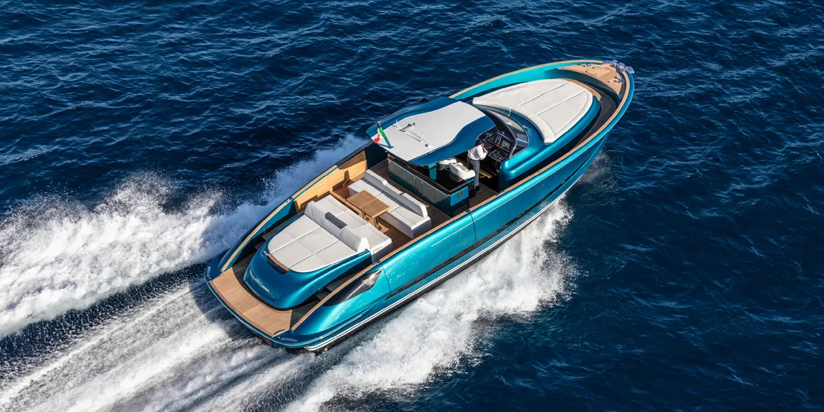 Solaris Power 48 Open: Boat cruising at sea