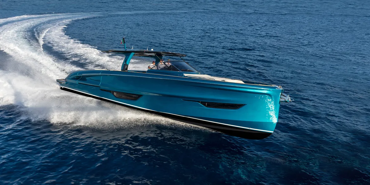 Solaris Power 52 Open: Boat cruising at sea