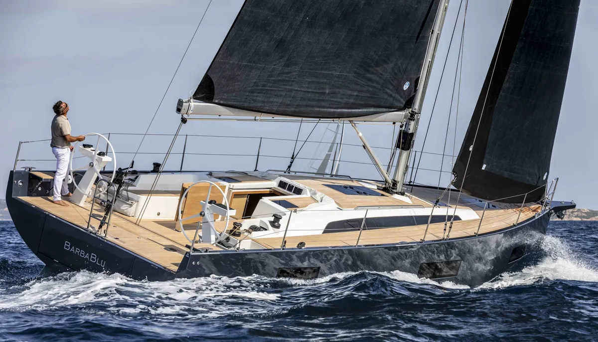 Solaris Yachts 40: Ein Segelboot, das über das Meer segelt