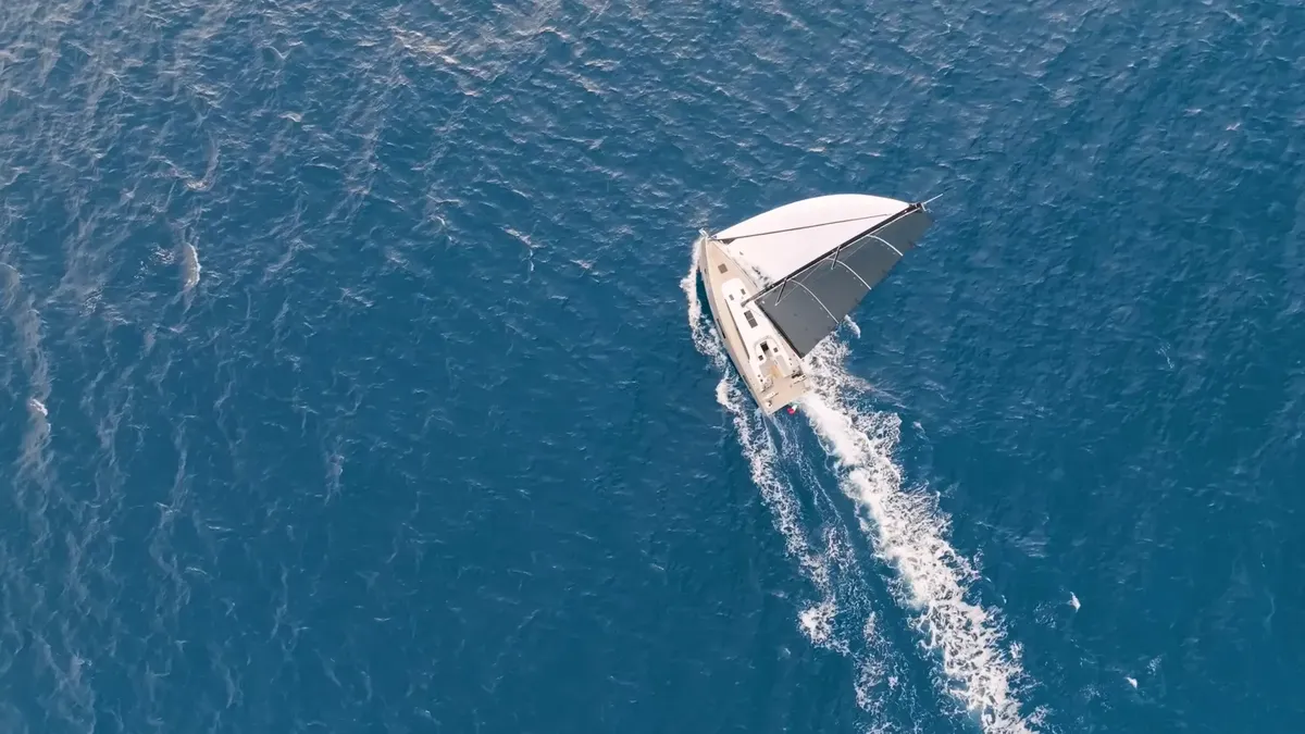 Solaris Yachts 40ST: Sailing boat at sea