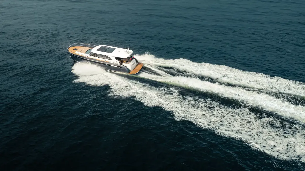 Steeler Yachts 52S: Bootsfahrt auf dem Meer