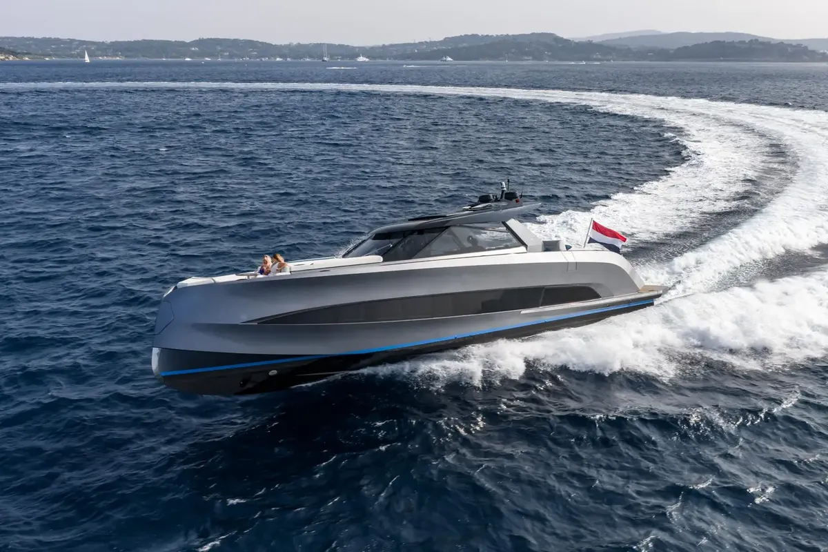 Steeler Yachts Bronson 65: Bootsfahrt auf dem Meer