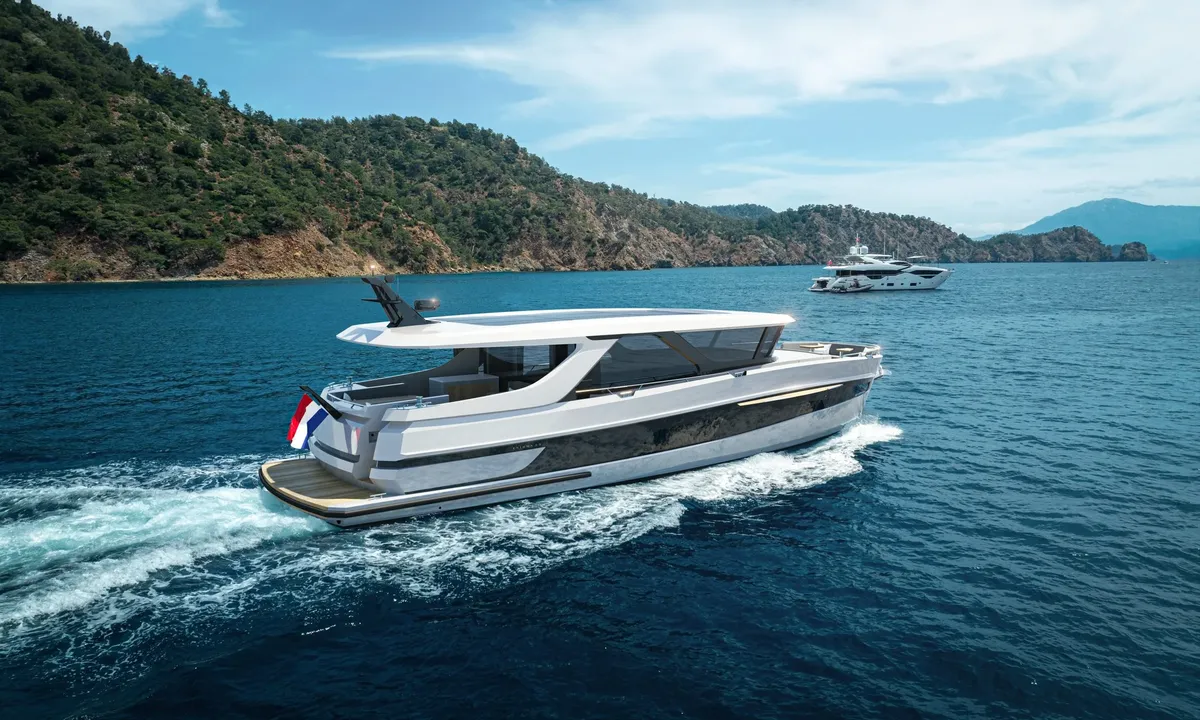 Steeler Yachts Enigma 59: Bootsfahrt auf dem Meer