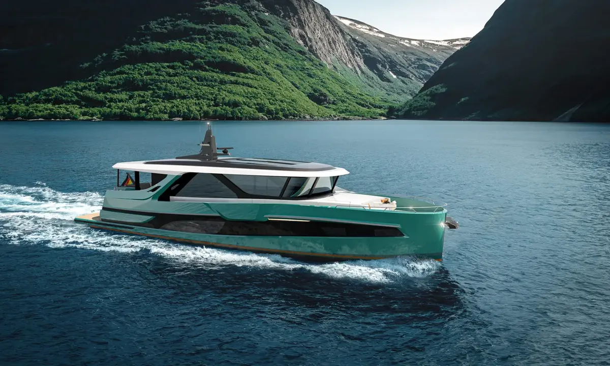 Steeler Yachts Enigma 65: Green boat cruising in a fjord