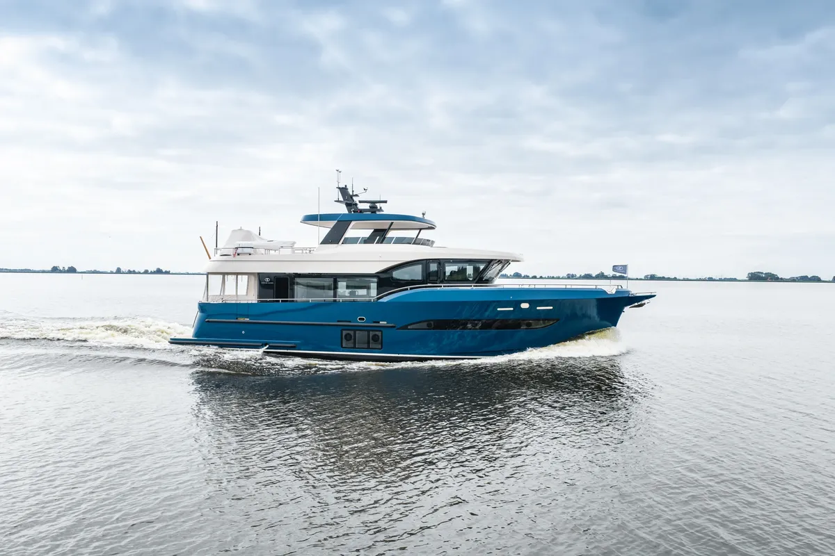 Steeler Yachts Ocean Explorer 67: Blue motorboat cruising on the water