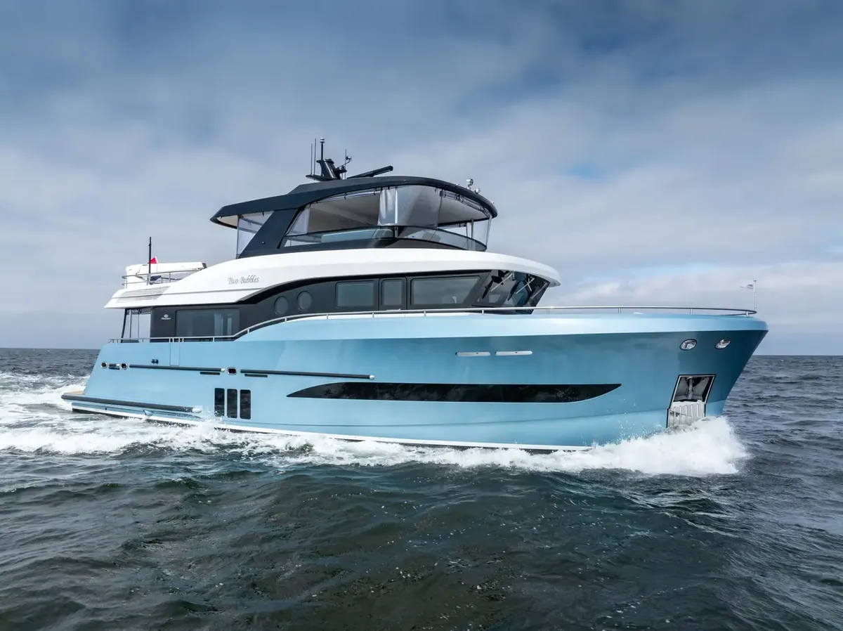 Steeler Yachts Ocean Explorer 72: Blue boat cruising at sea