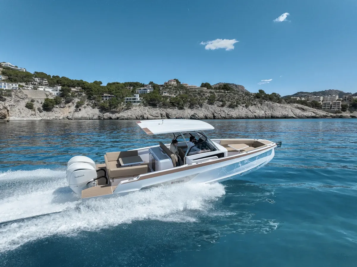 STERK Yachts 31 RC//WB: Bootsfahrt auf dem Meer