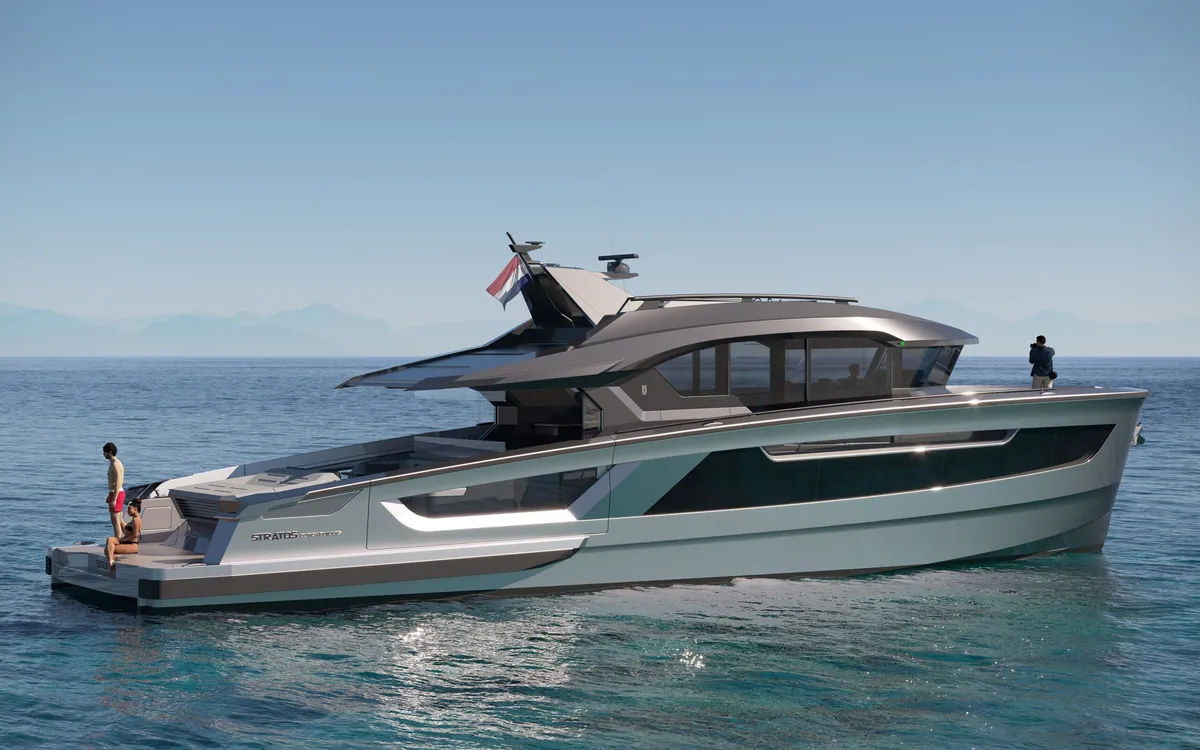 Stratos Yacht Dutch Built 75: Yacht at sea with people