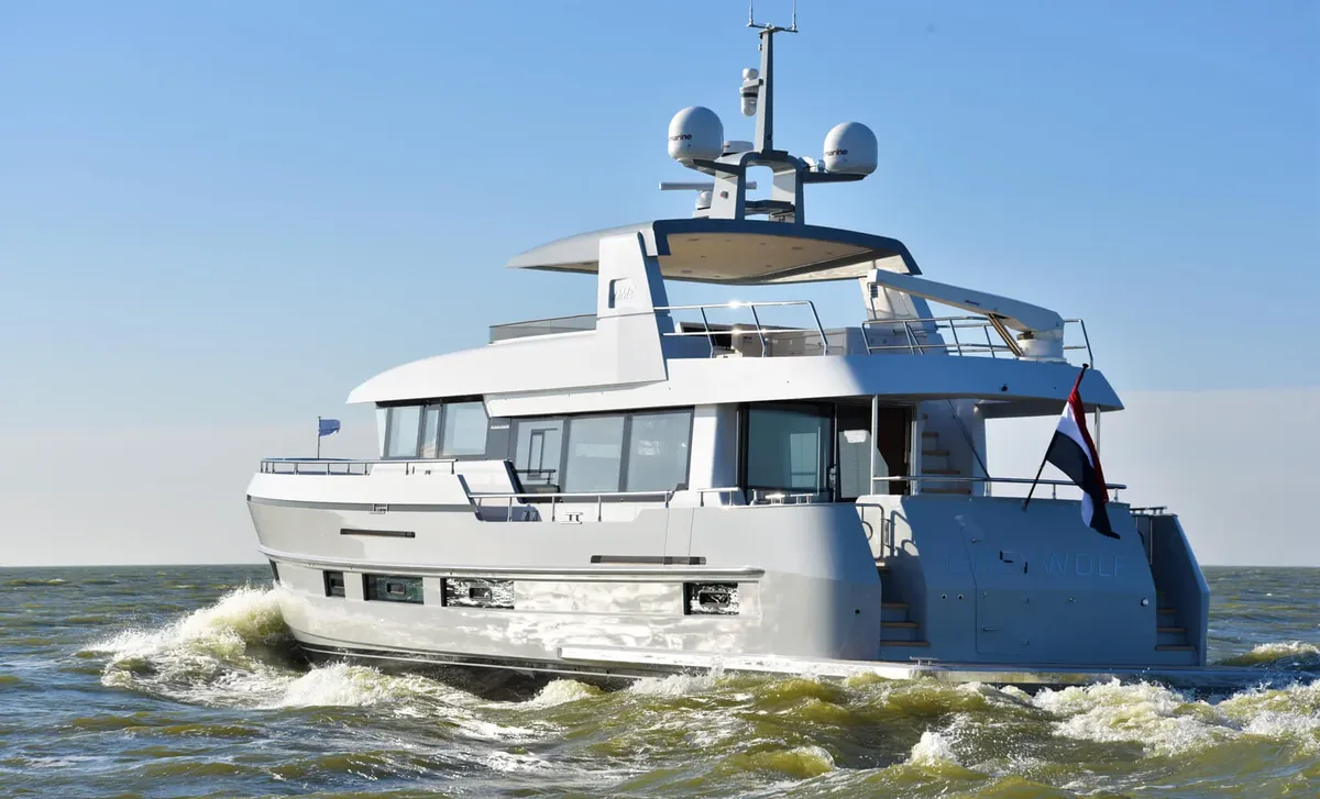 Sturiër Yachts Dutchman Explorer E6: Kreuzfahrt mit einer Motoryacht auf dem Meer