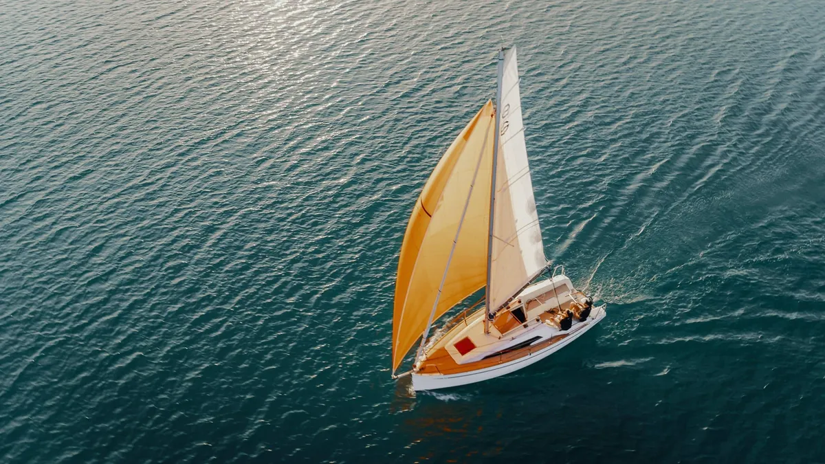 Sunbeam Yachts 22.1: Sailing boat at sea