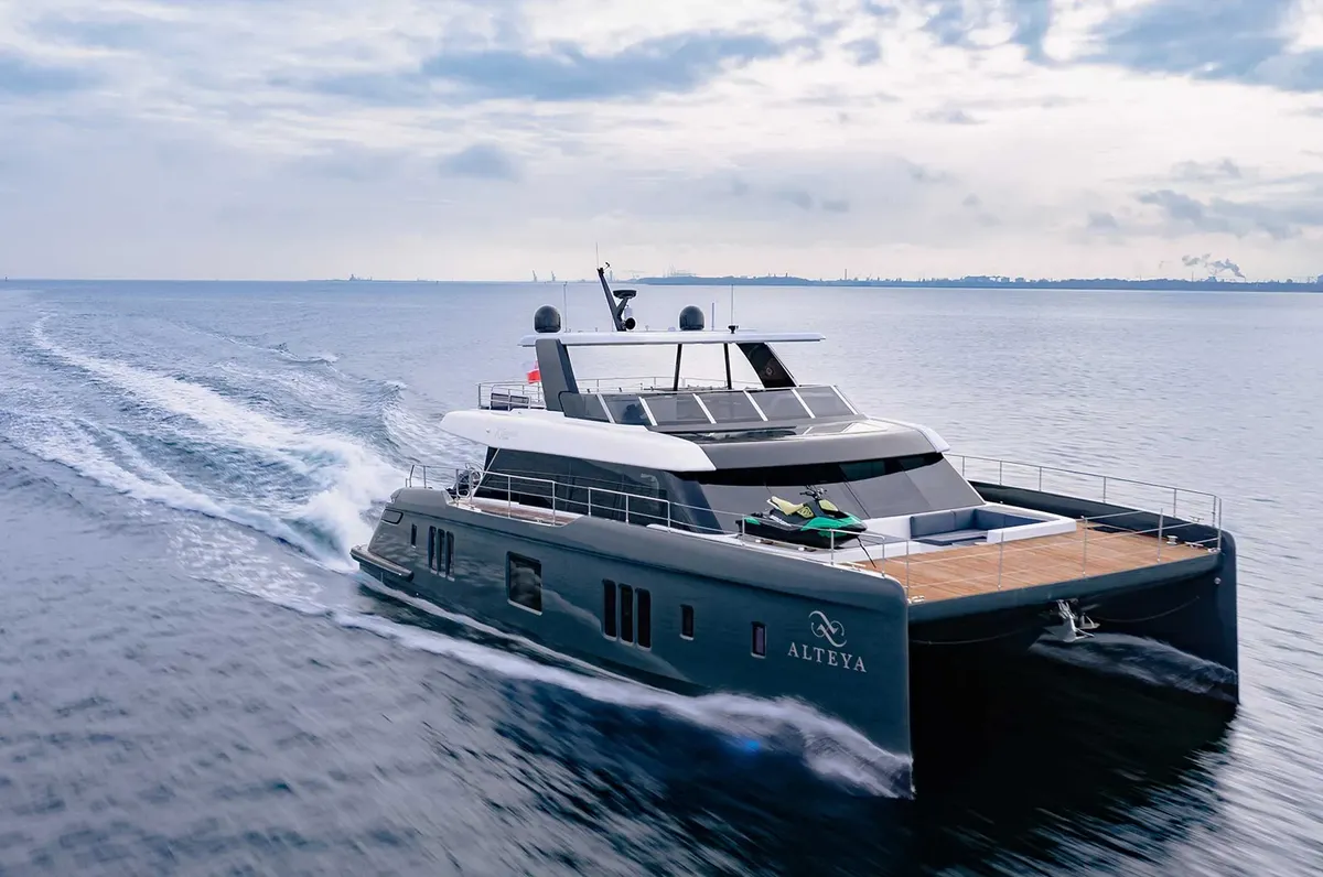 Sunreef Yachts 70 Power: Katamaran-Kreuzfahrt auf dem Meer
