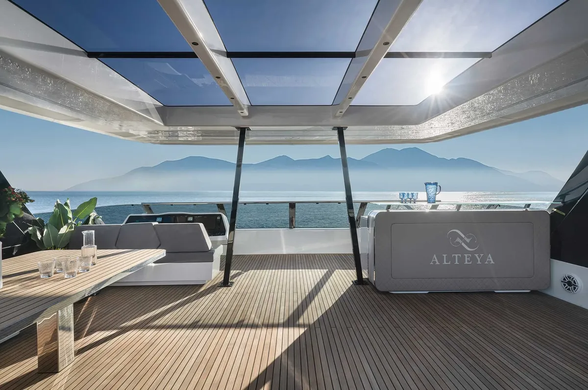 Sunreef Yachts 70 Power: Deck with lounge sofa and table