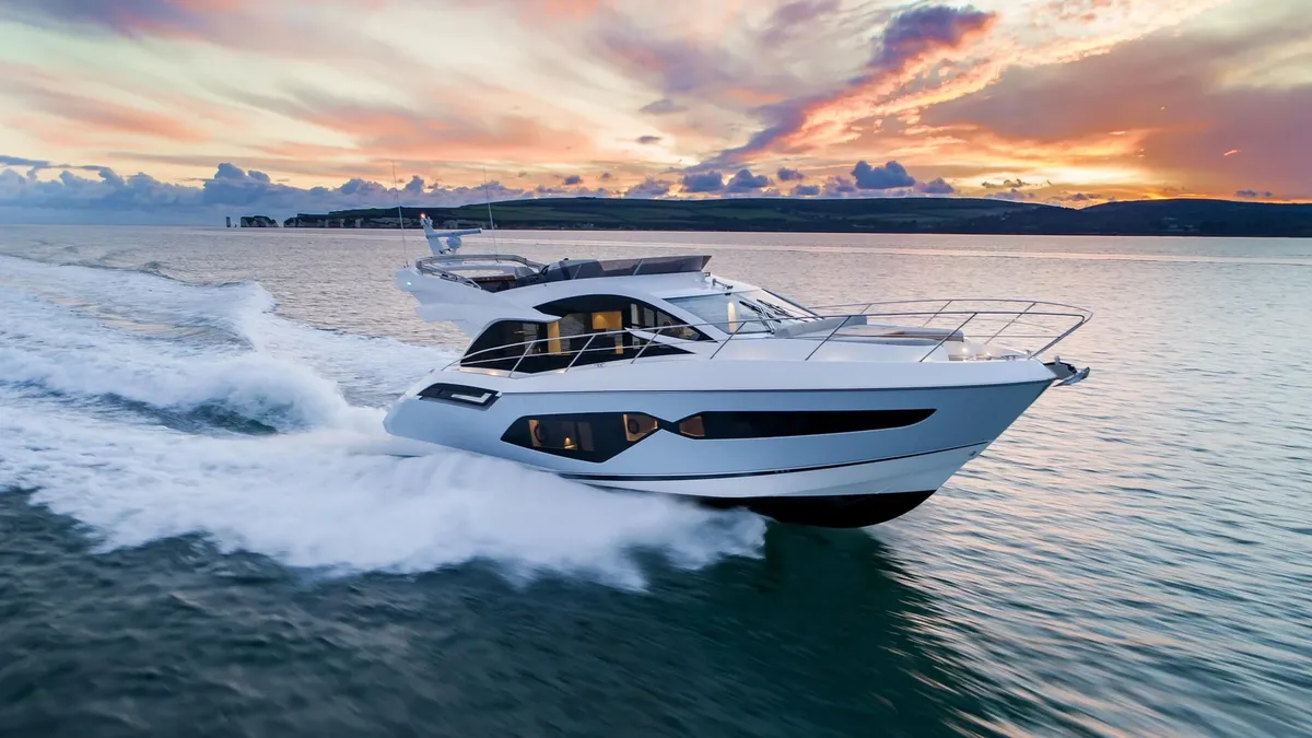 Sunseeker Manhattan 55: White boat cruising at sunset