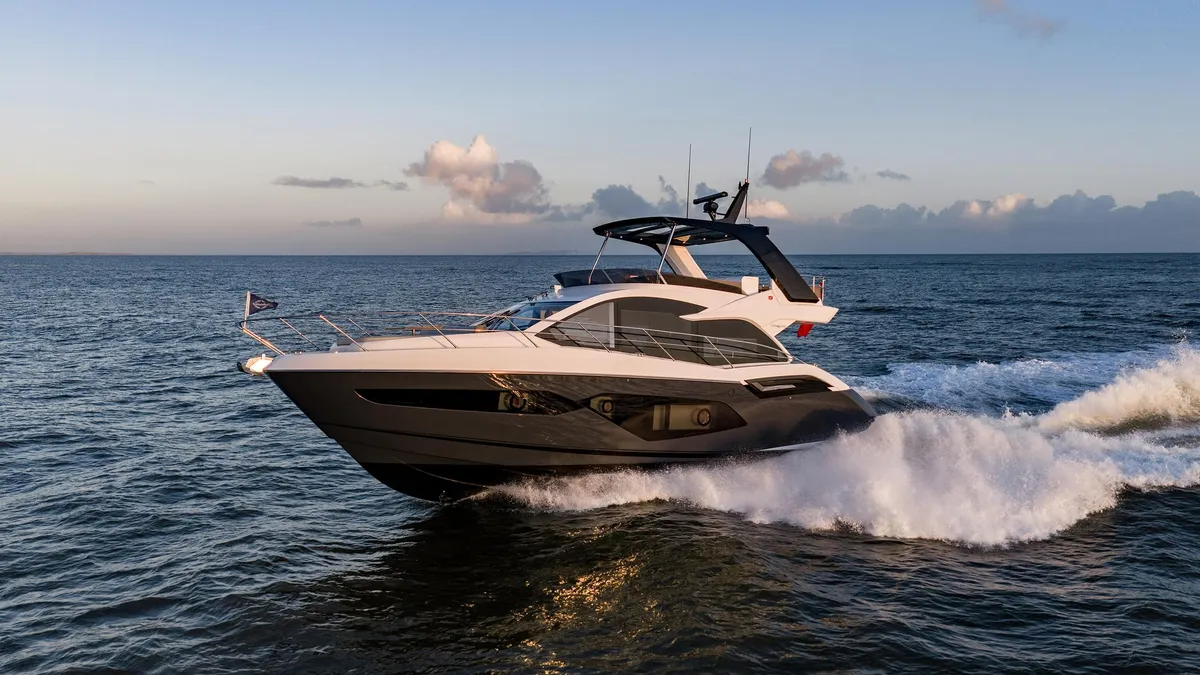 Sunseeker Manhattan 56: Bootsfahrt auf dem Meer