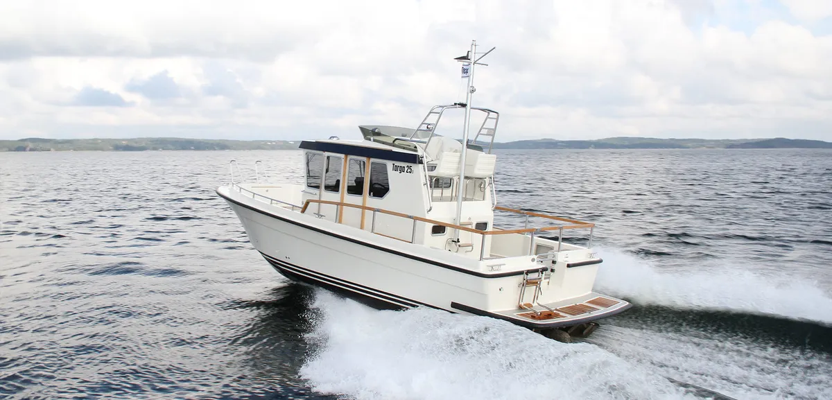 Targa 25.1: Boat cruising at sea