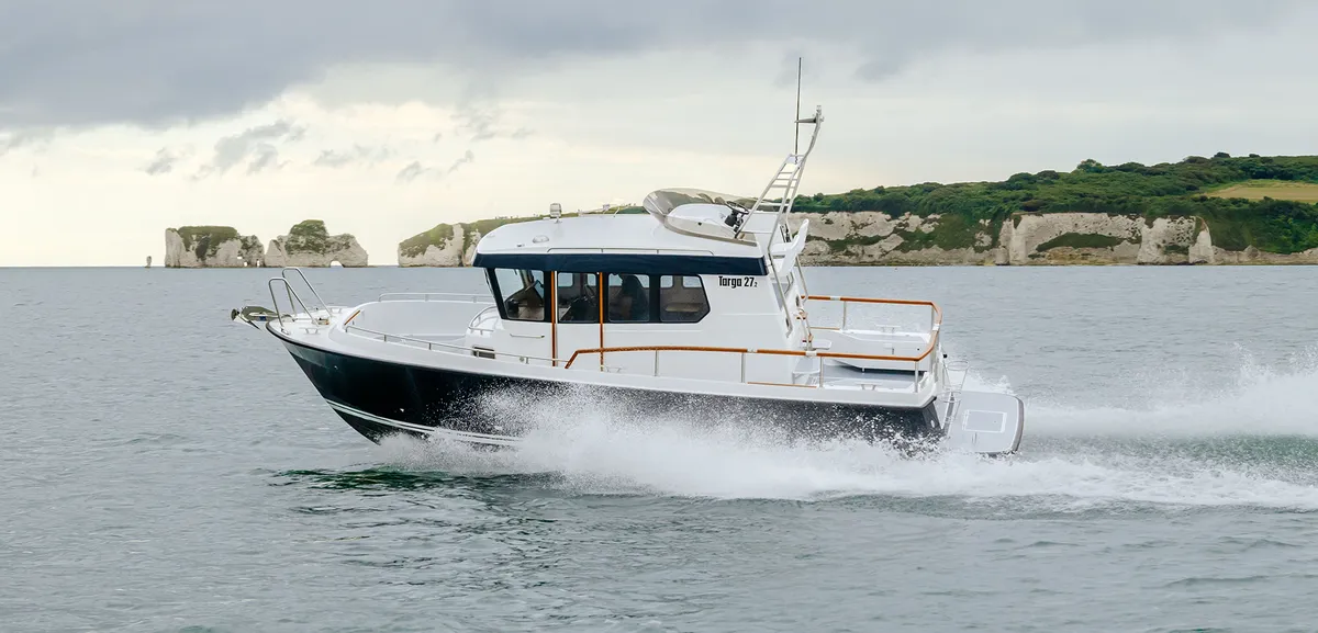 Targa 27.2: Boat cruising at sea