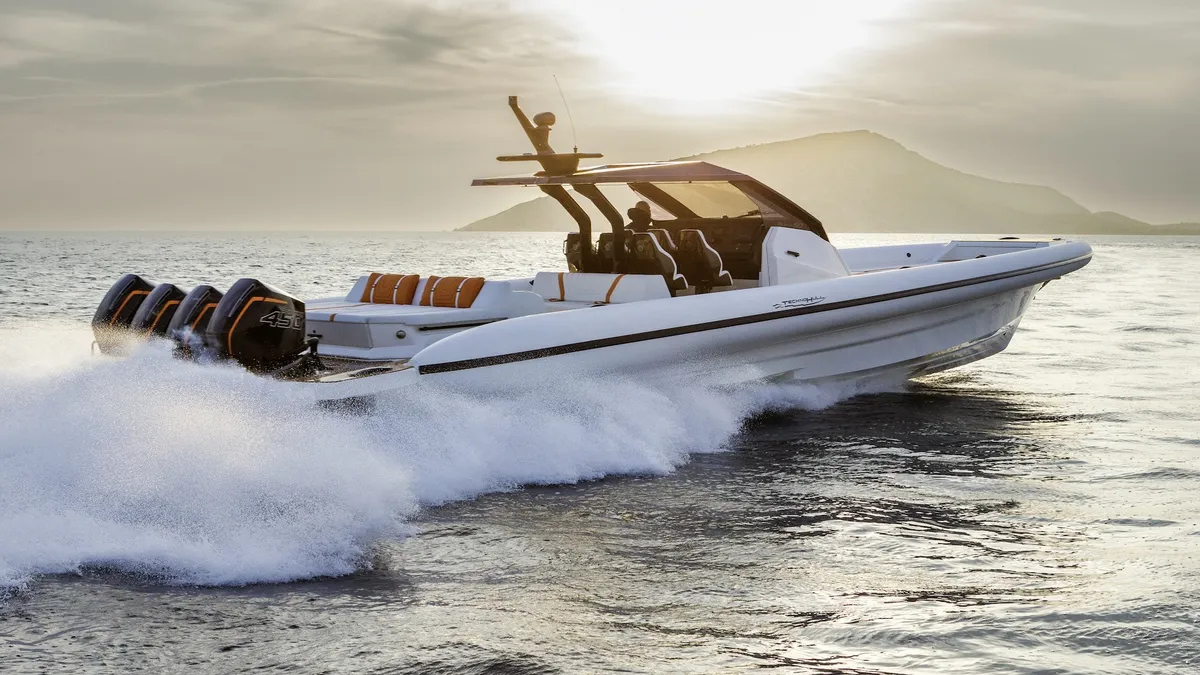 Technohull Alpha 50: Speedboat cruising with four engines
