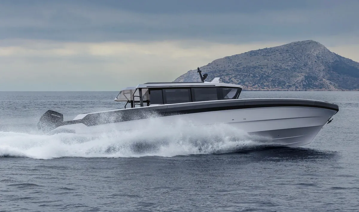 Technohull XPD 46: Bootsfahrt auf dem Meer