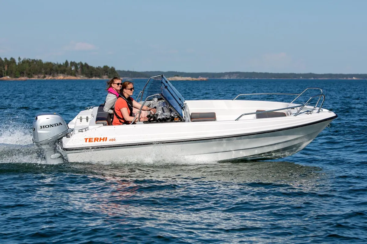 Terhi 480 TC: Bootsfahrt auf dem Meer