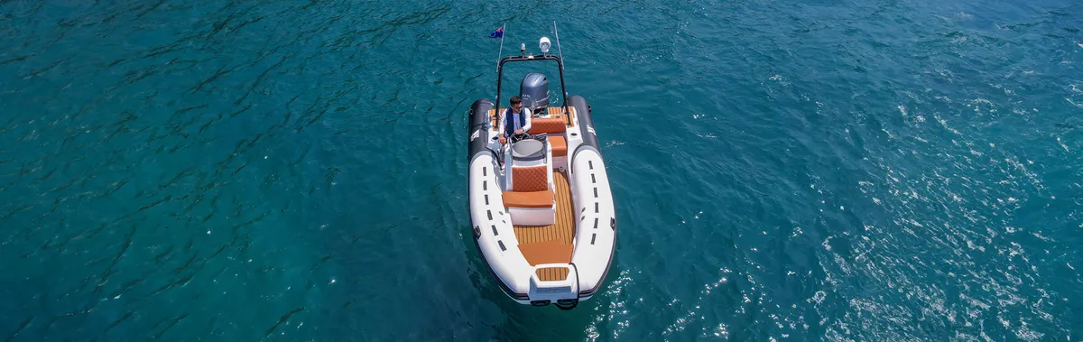 Tiger Marine 520 SportLine: Rubber dinghy cruising at sea