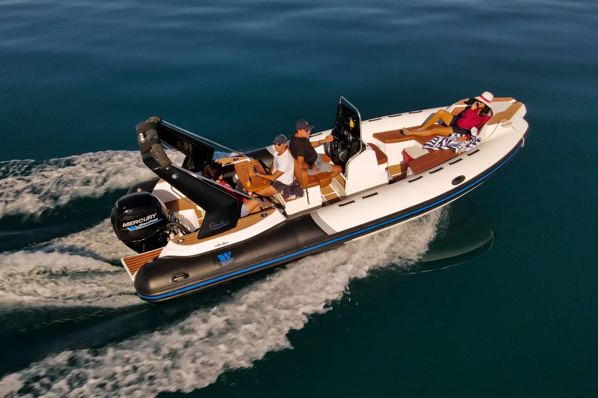 Tiger Marine 650 TopLine: Rubber dinghy cruising at sea