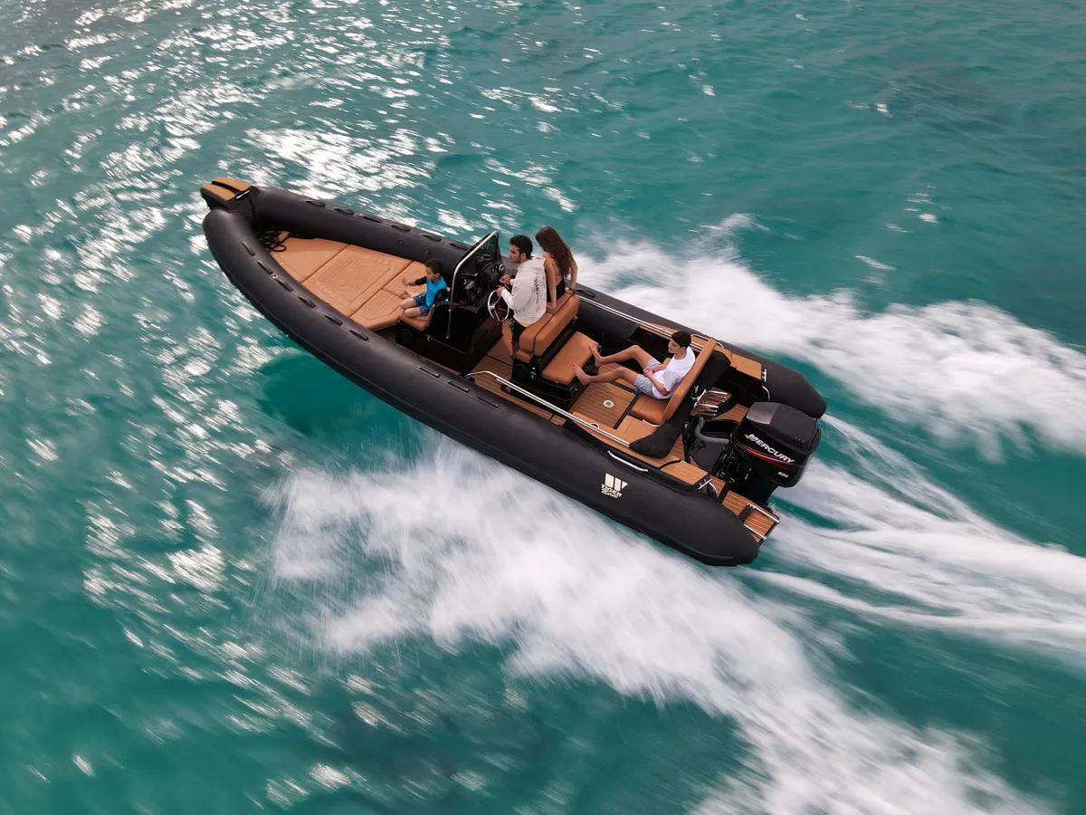 Tiger Marine 740 ProLine: A rubber boat speeds across the sea