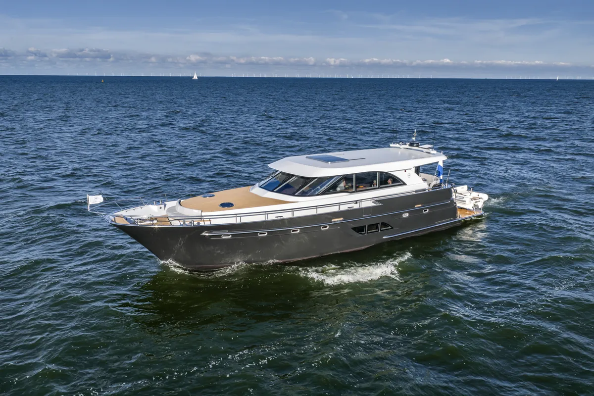 Van den Hoven Jachtbouw Executive 1700 MK2: Kreuzfahrt mit einer Motoryacht auf dem Meer