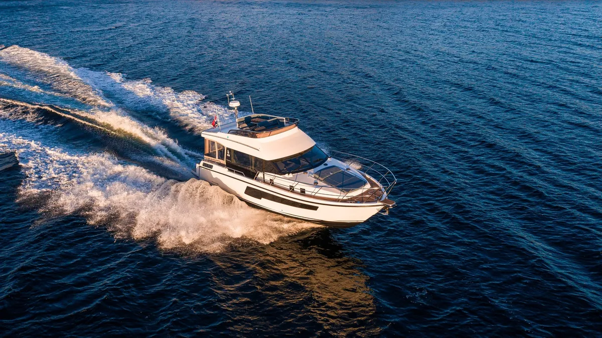 Viknes S40 Flybridge: Bootsfahrt auf dem Meer