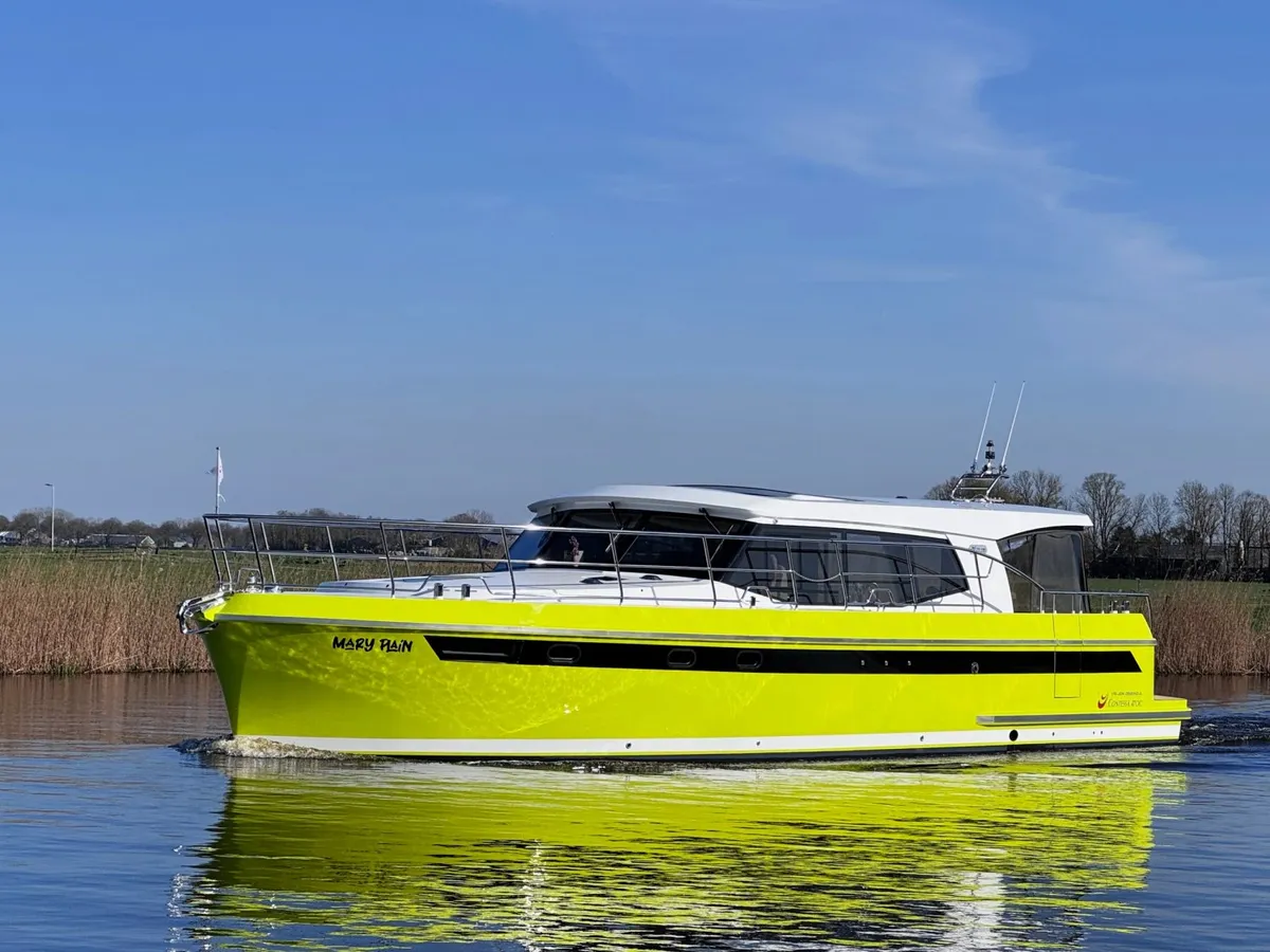 Vri-Jon Yachts Contessa 47 OC: Yellow boat cruising on water