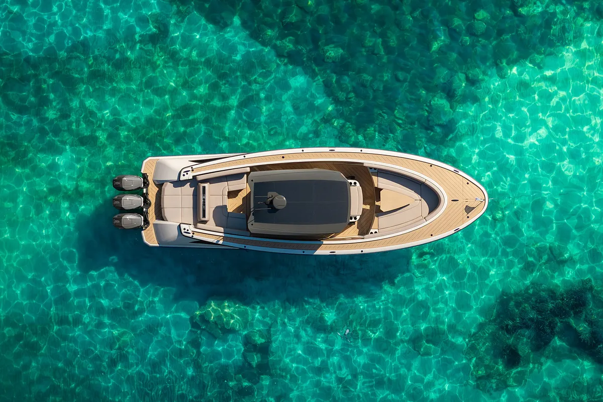 Wajer Yachts 38 S: Un bateau vu d'en haut dans une eau limpide