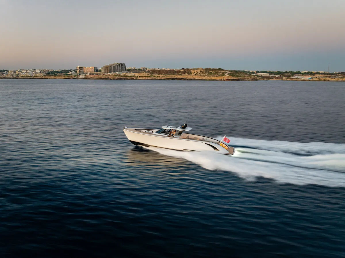 Wajer Yachts 55 S: Boat cruising at sea
