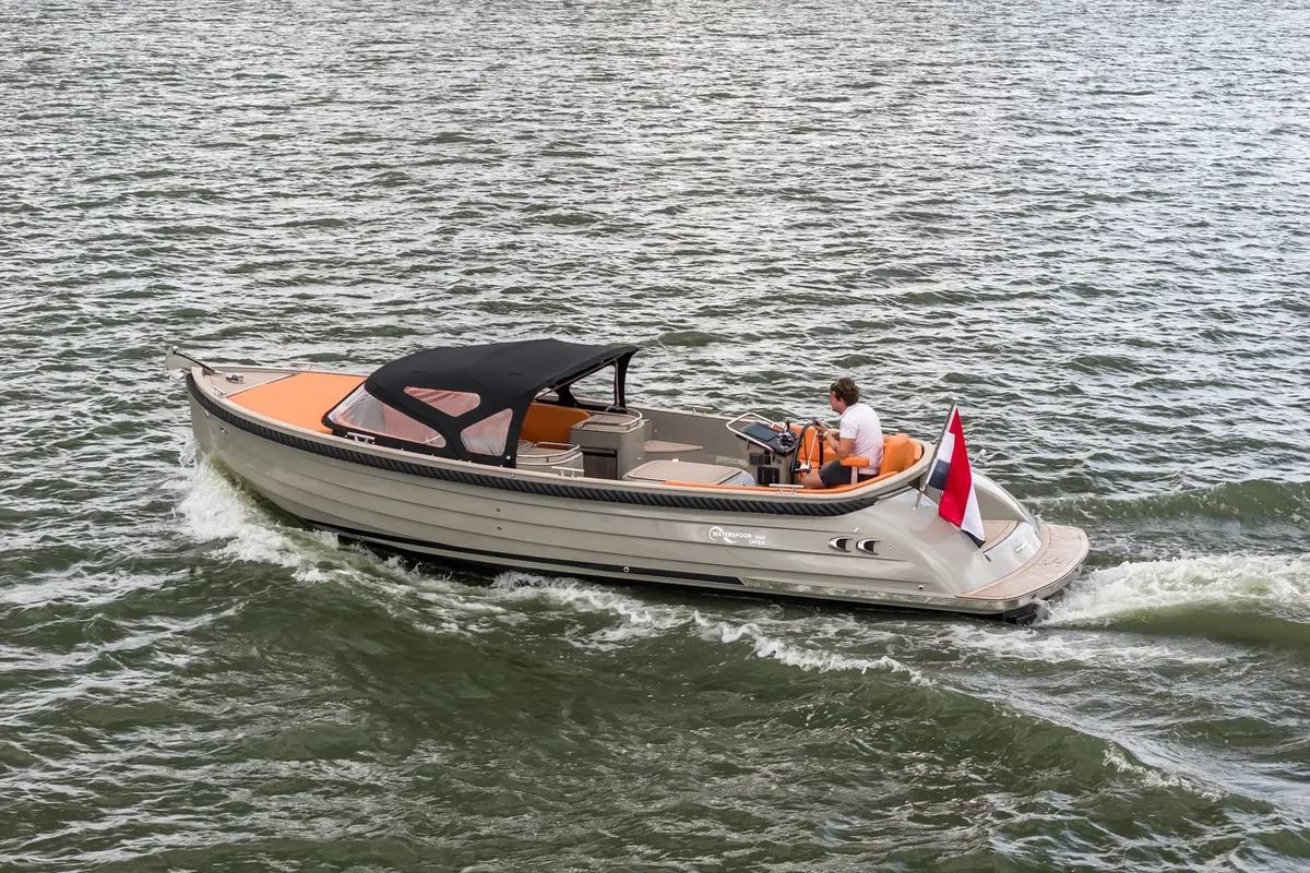 Waterspoor 808 Open: Bootsfahrt auf dem Wasser