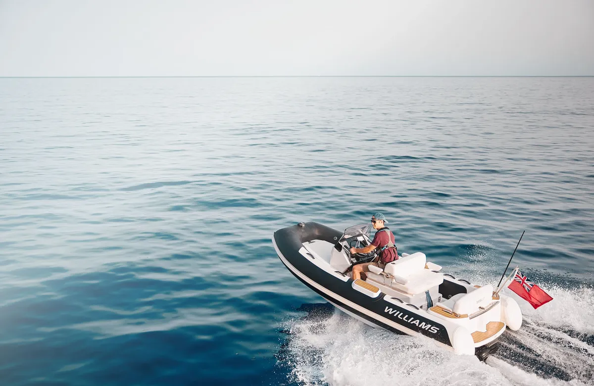 Williams Jet Tenders DieselJet 415: Boat cruising at sea