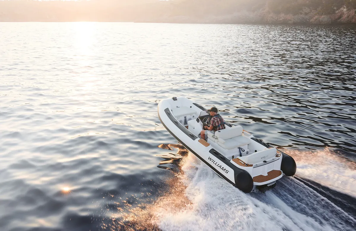Williams Jet Tenders DieselJet 505: Bootsfahrt auf dem Meer
