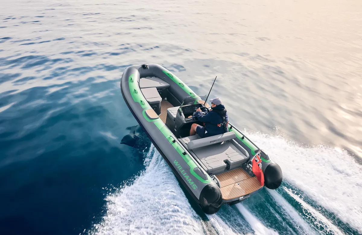 Williams Jet Tenders SportJet 520: Eine Fahrt mit dem Schlauchboot auf dem Meer