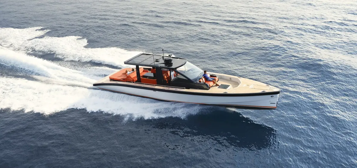Windy SR52: Schnellbootfahrt auf dem Meer