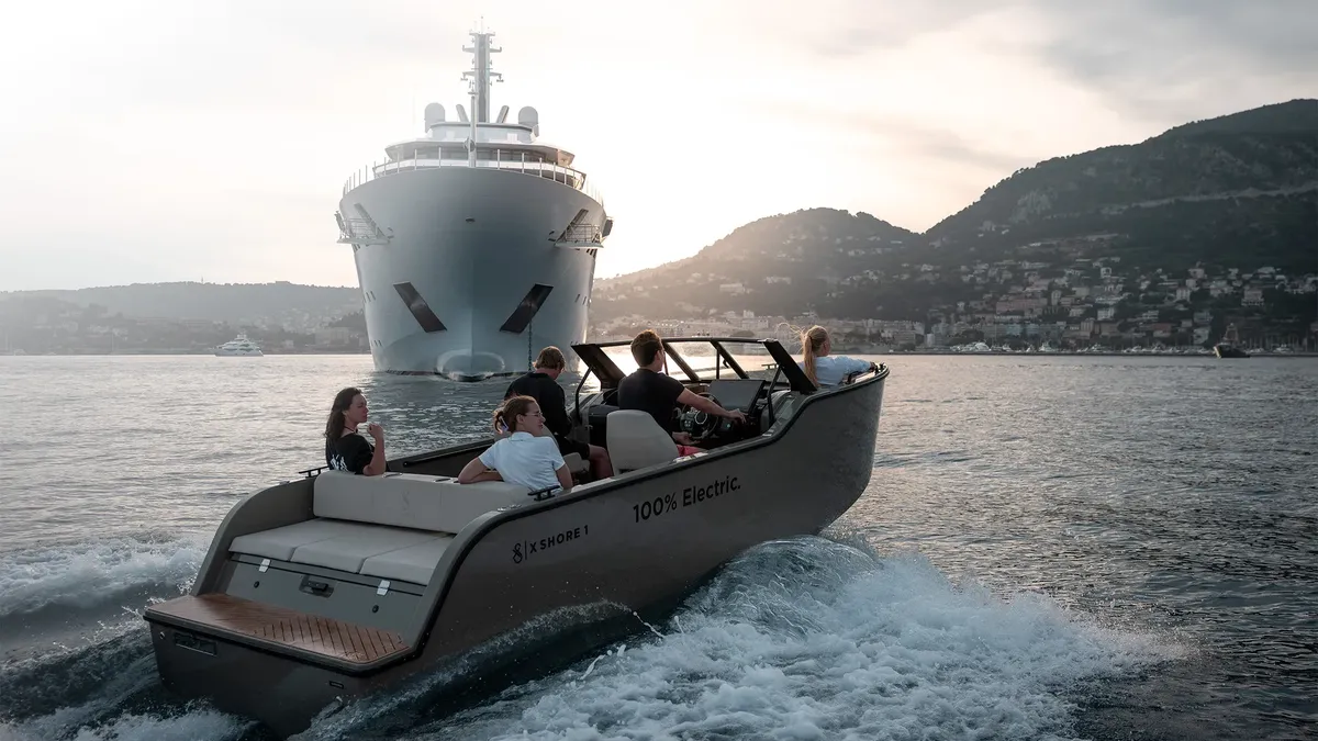 X Shore 1: Bootsfahrt auf dem Meer mit einem elektrischen Boot