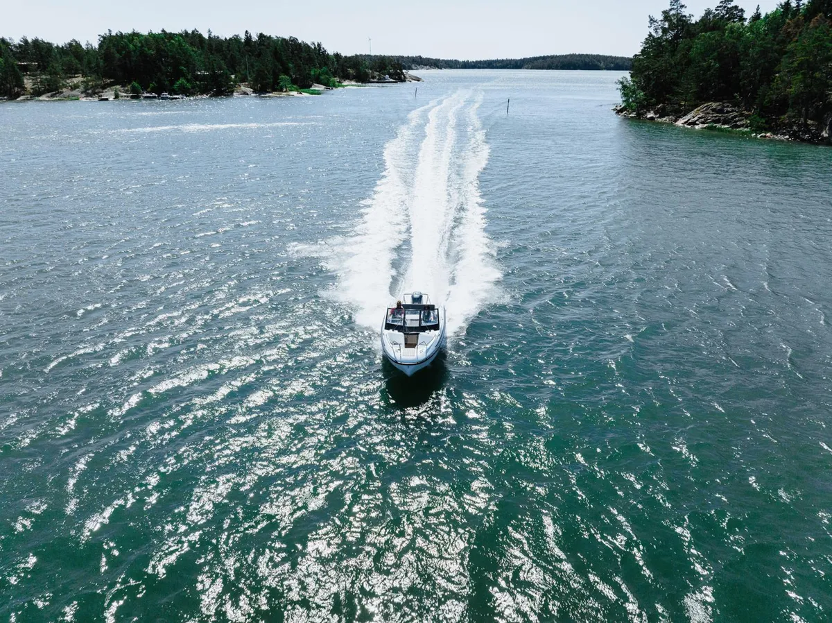 Yamarin 59 BR: Boat cruising on water