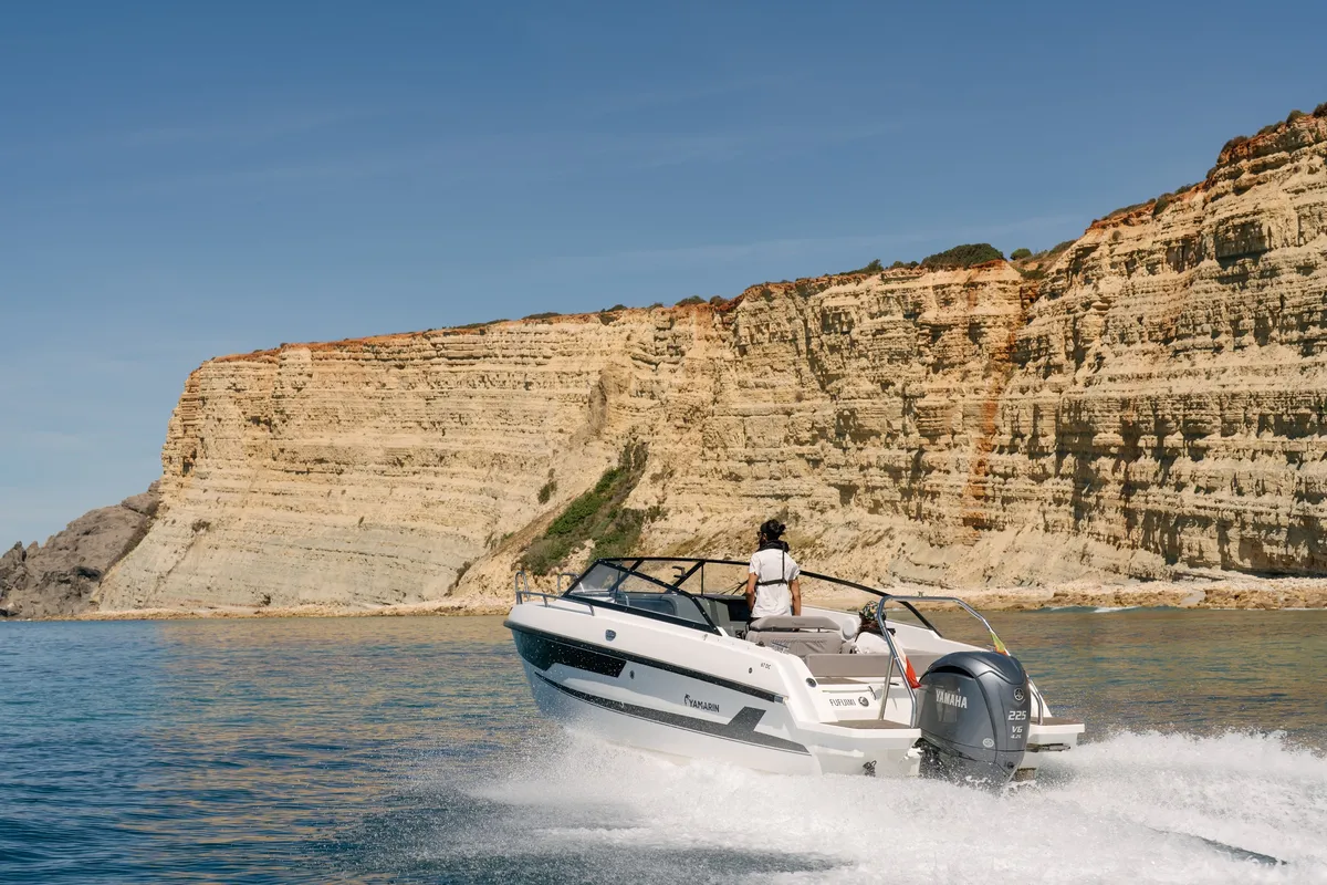 Yamarin 67 DC: Boat cruising near cliffs